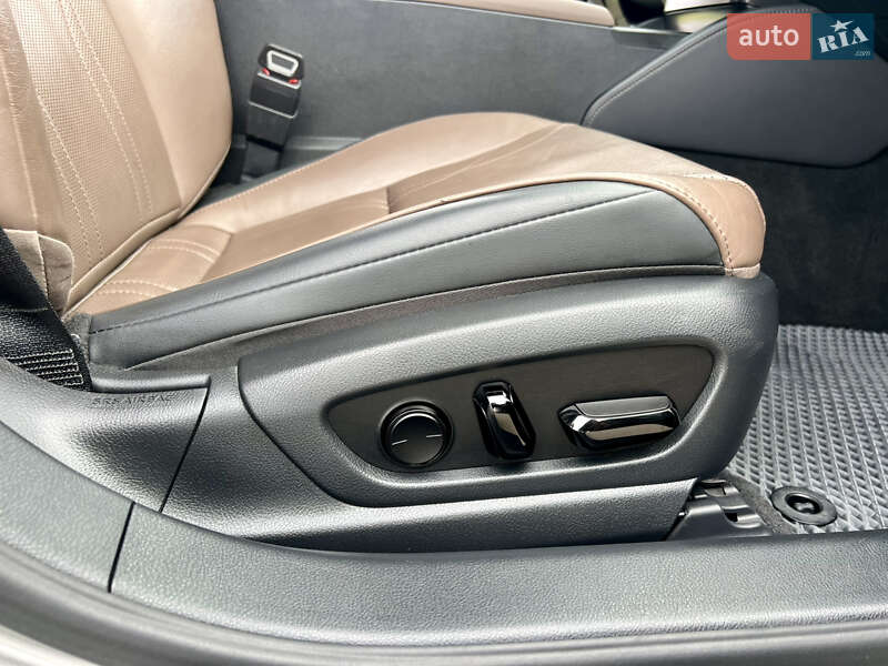 Седан Lexus ES 2024 в Ровно