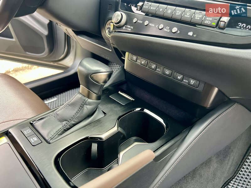 Седан Lexus ES 2024 в Ровно