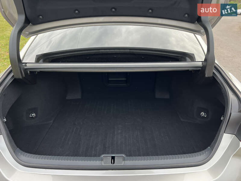 Седан Lexus ES 2024 в Ровно