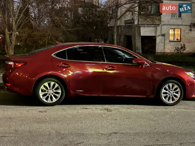 Седан Lexus ES 2014 в Киеве