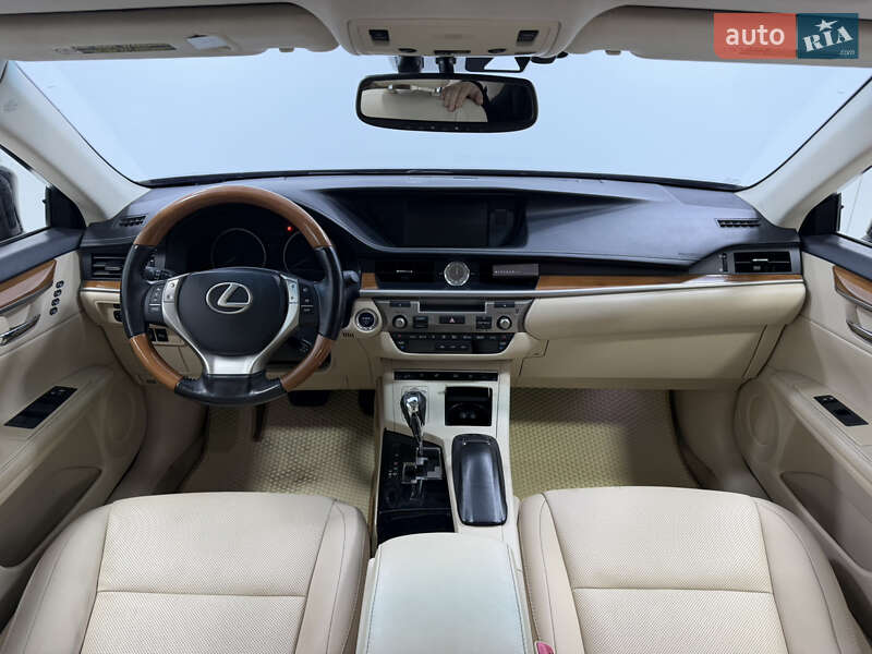 Седан Lexus ES 2015 в Одессе