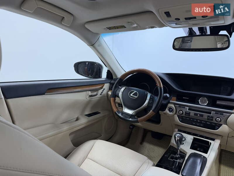 Седан Lexus ES 2015 в Одессе