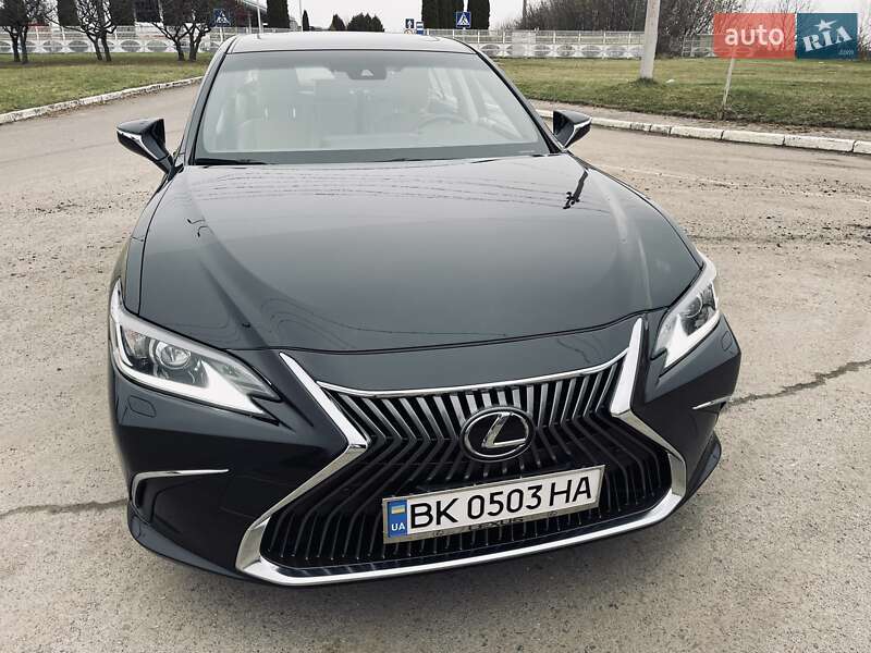 Седан Lexus ES 2019 в Ровно