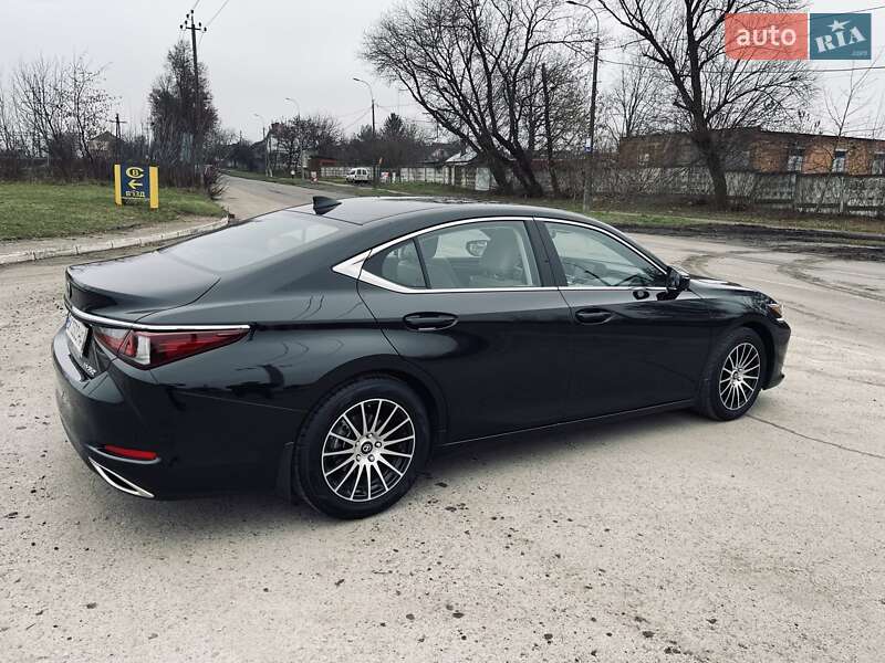 Седан Lexus ES 2019 в Ровно