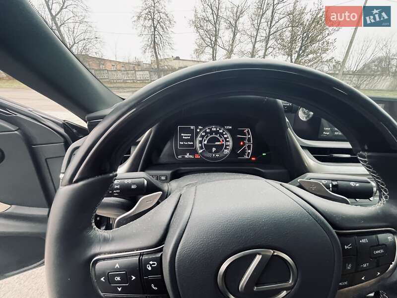 Седан Lexus ES 2019 в Ровно