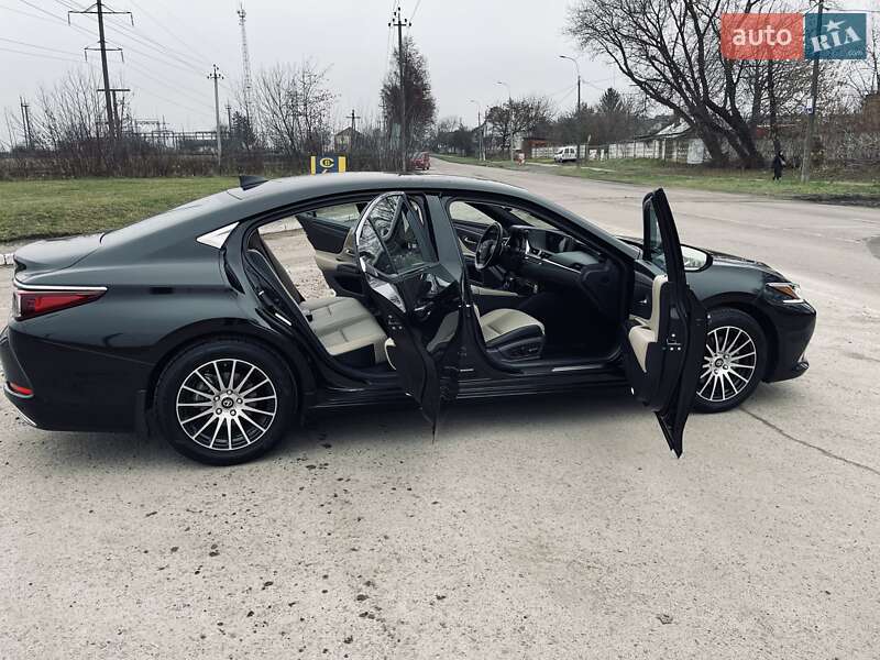 Седан Lexus ES 2019 в Ровно