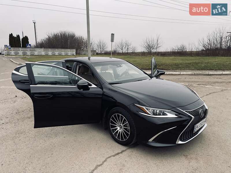 Седан Lexus ES 2019 в Ровно