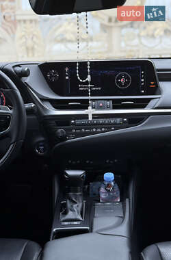 Седан Lexus ES 2020 в Киеве