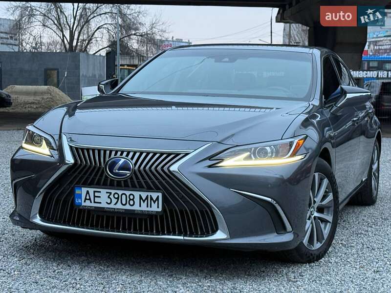 Lexus ES 2020