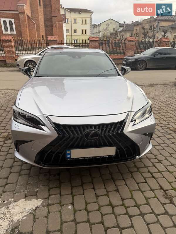 Седан Lexus ES 2023 в Коломые