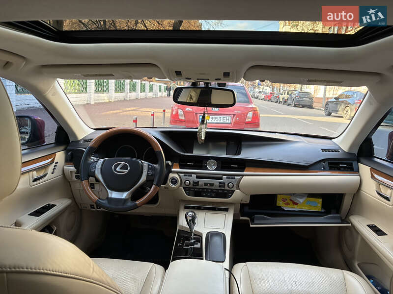 Седан Lexus ES 2014 в Киеве фото 27 Седан Lexus ES 2014 в Киеве
