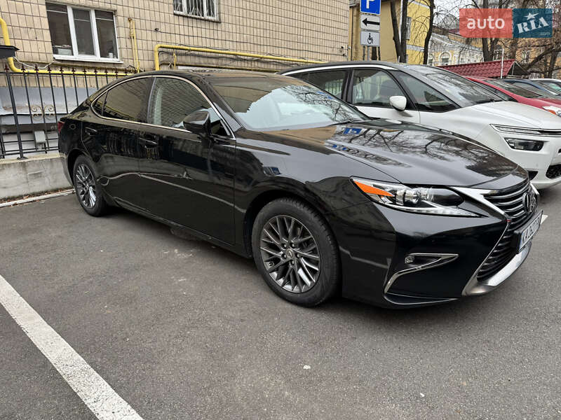Седан Lexus ES 2018 в Киеве