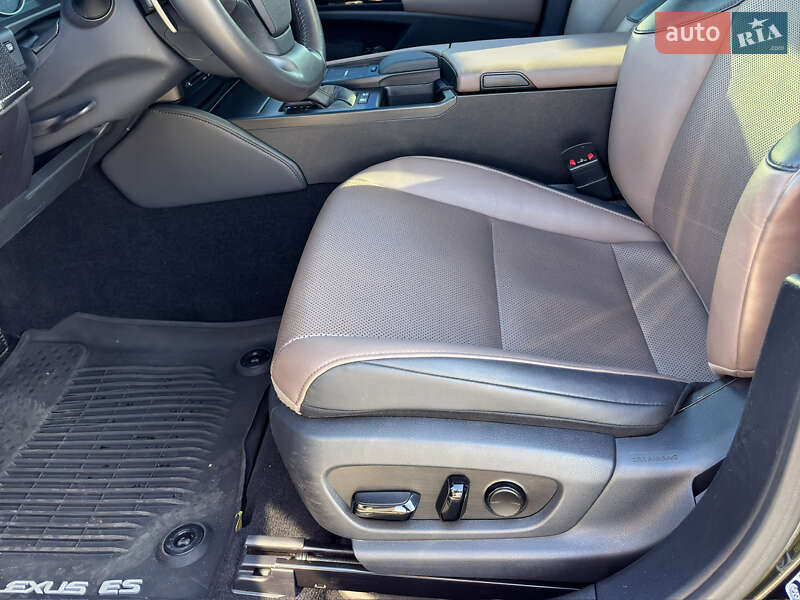 Седан Lexus ES 2021 в Запоріжжі