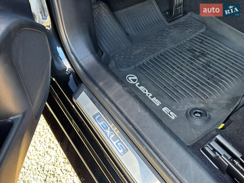Седан Lexus ES 2021 в Запоріжжі