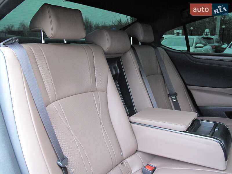 Седан Lexus ES 2024 в Киеве