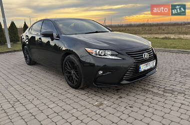 Седан Lexus ES 2017 в Городке