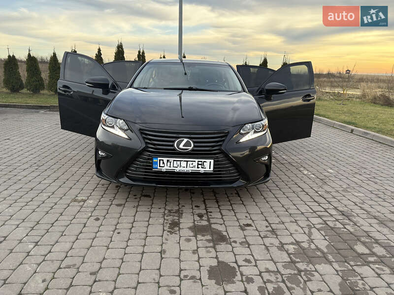 Седан Lexus ES 2017 в Городке