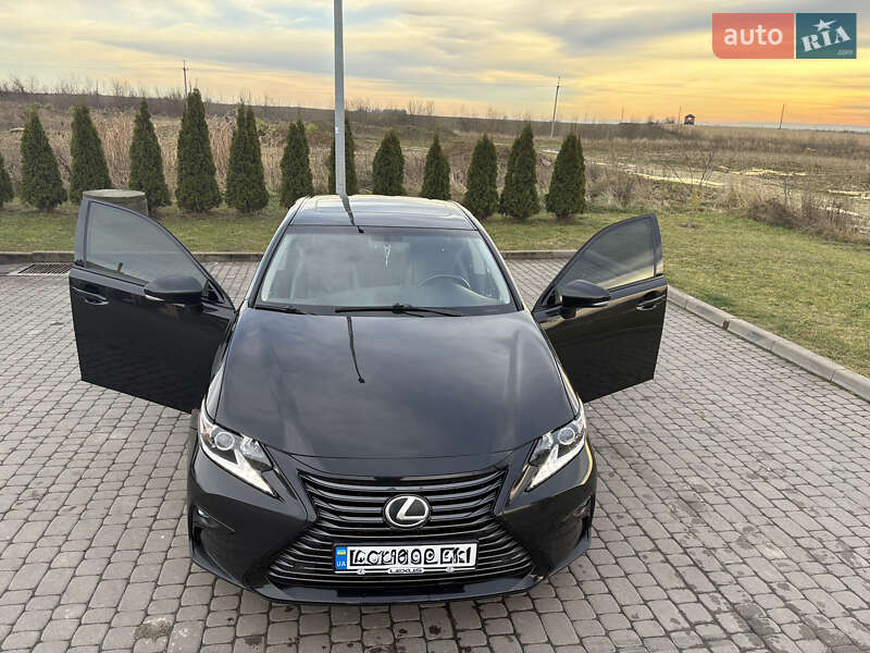 Седан Lexus ES 2017 в Городке