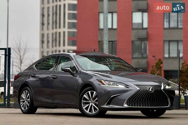 Lexus ES 2020