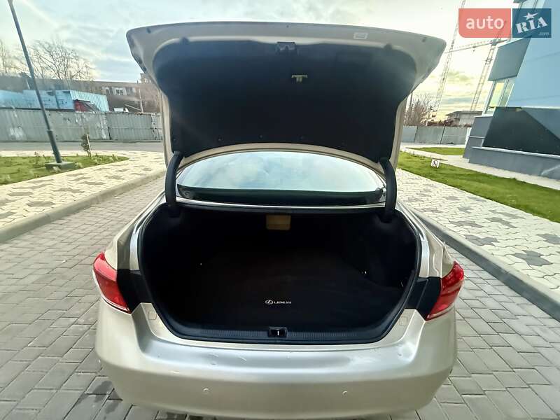 Седан Lexus ES 2010 в Одесі
