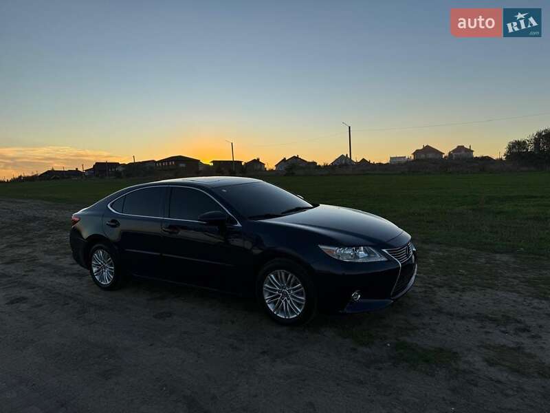 Седан Lexus ES 2015 в Одесі