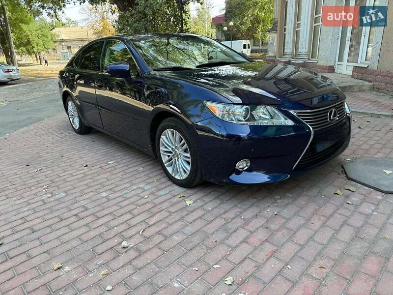 Седан Lexus ES 2015 в Одесі