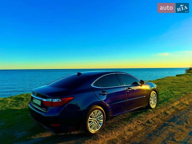 Седан Lexus ES 2015 в Одесі