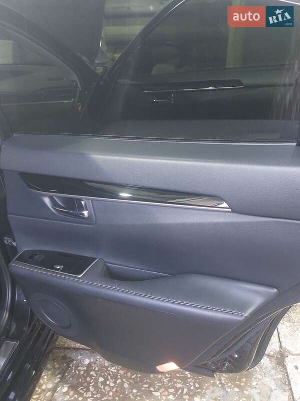 Седан Lexus ES 2016 в Харкові