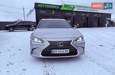 Седан Lexus ES 2018 в Кропивницькому
