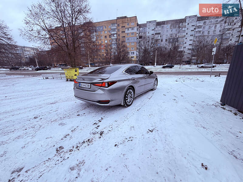 Седан Lexus ES 2018 в Кропивницком