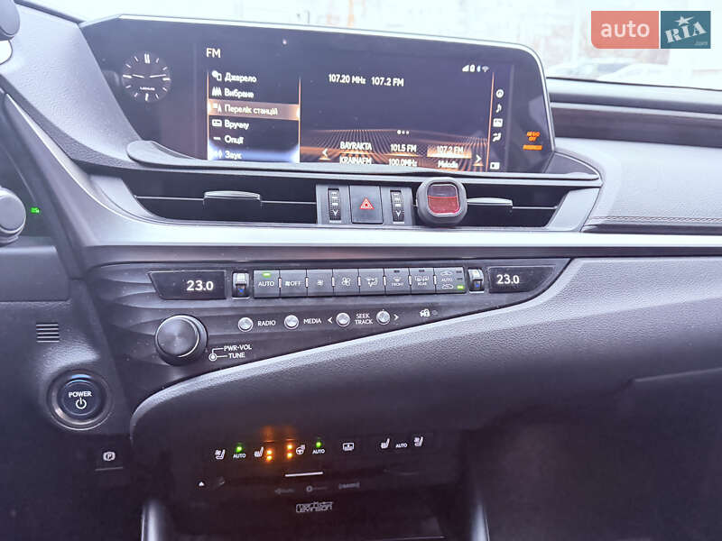 Седан Lexus ES 2018 в Кропивницком