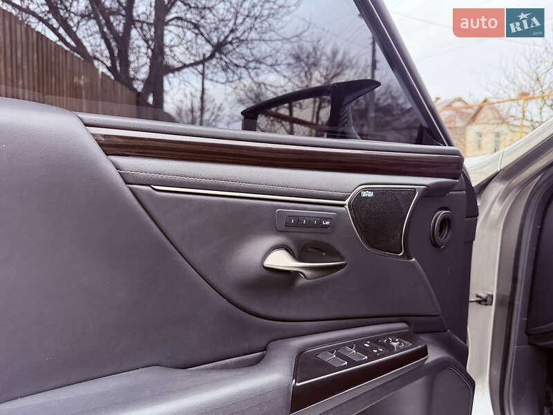 Седан Lexus ES 2018 в Кропивницком