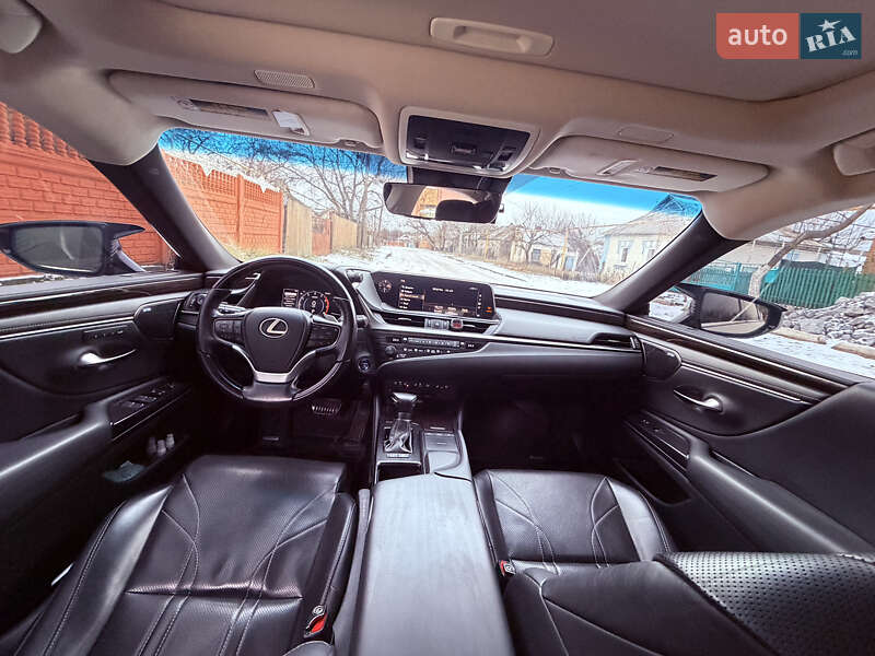 Седан Lexus ES 2018 в Кропивницком