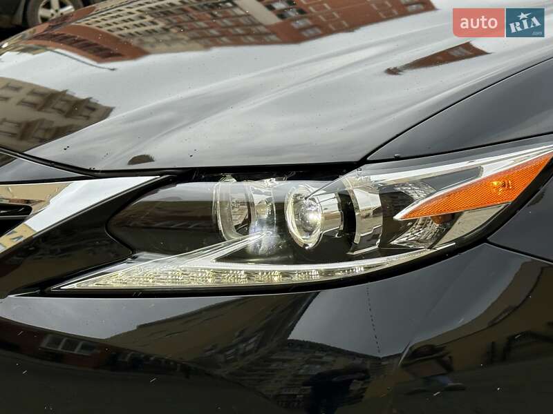 Седан Lexus ES 2018 в Одесі