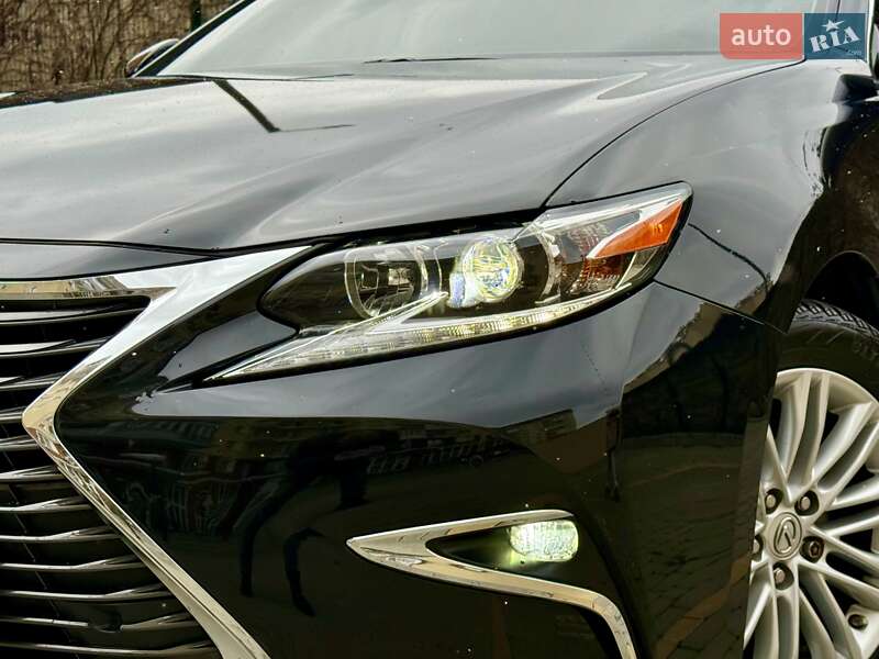 Седан Lexus ES 2018 в Одесі
