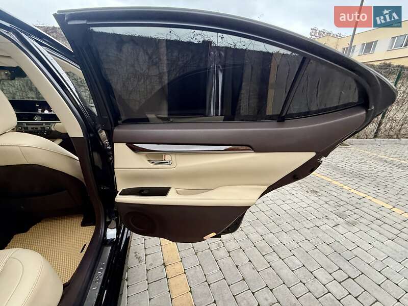 Седан Lexus ES 2018 в Одесі