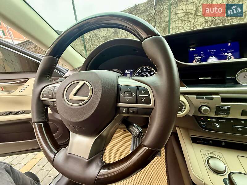 Седан Lexus ES 2018 в Одесі