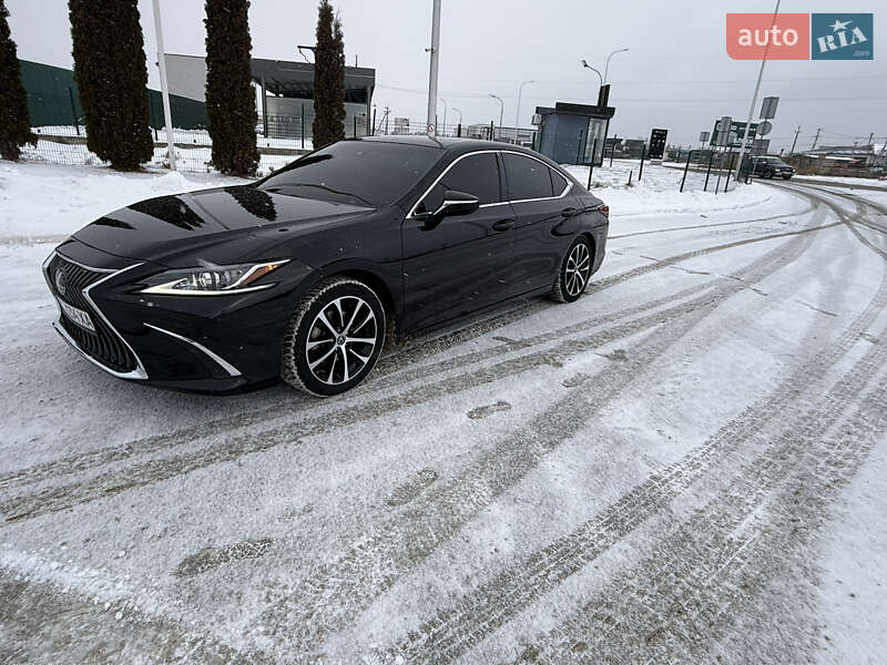 Седан Lexus ES 2020 в Львове