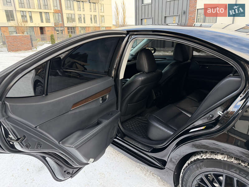 Седан Lexus ES 2014 в Умани