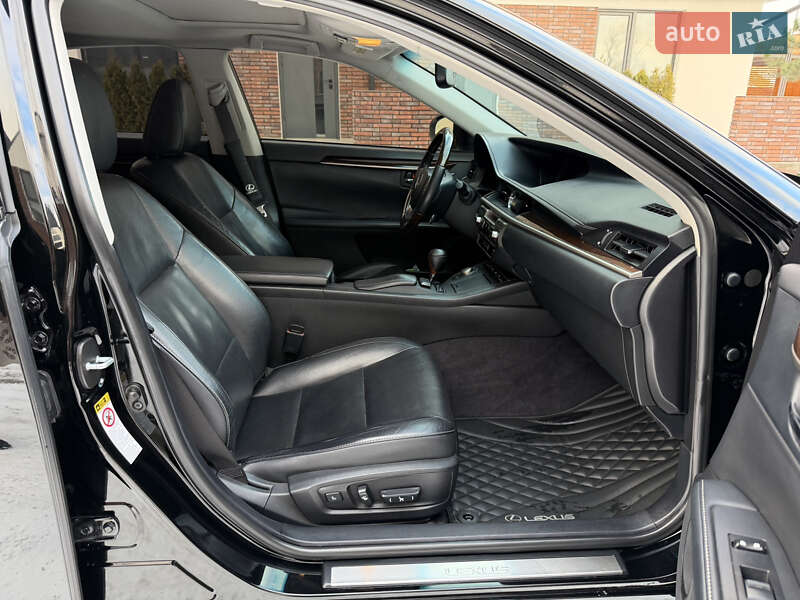 Седан Lexus ES 2014 в Умани