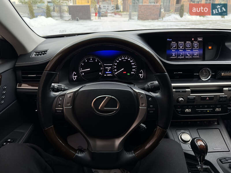 Седан Lexus ES 2014 в Умани
