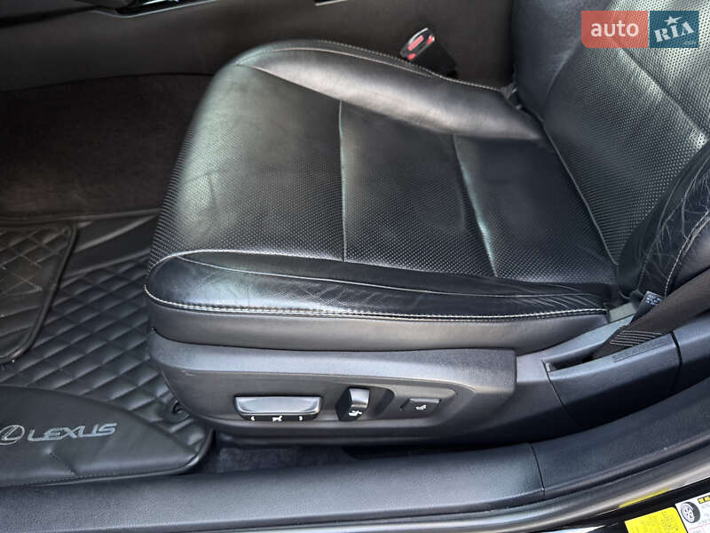 Седан Lexus ES 2014 в Умани