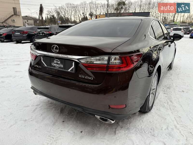 Седан Lexus ES 2016 в Виннице