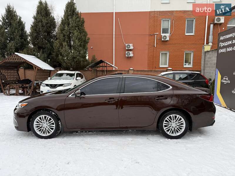 Седан Lexus ES 2016 в Виннице