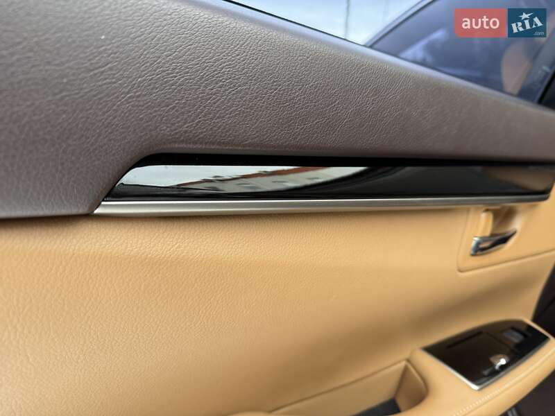 Седан Lexus ES 2016 в Виннице