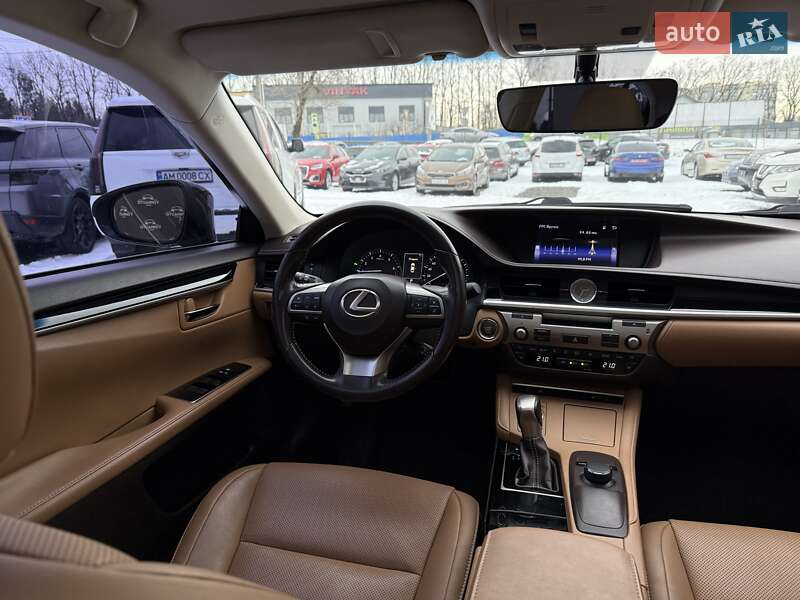 Седан Lexus ES 2016 в Виннице