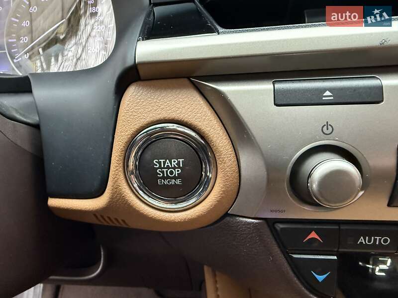 Седан Lexus ES 2016 в Виннице