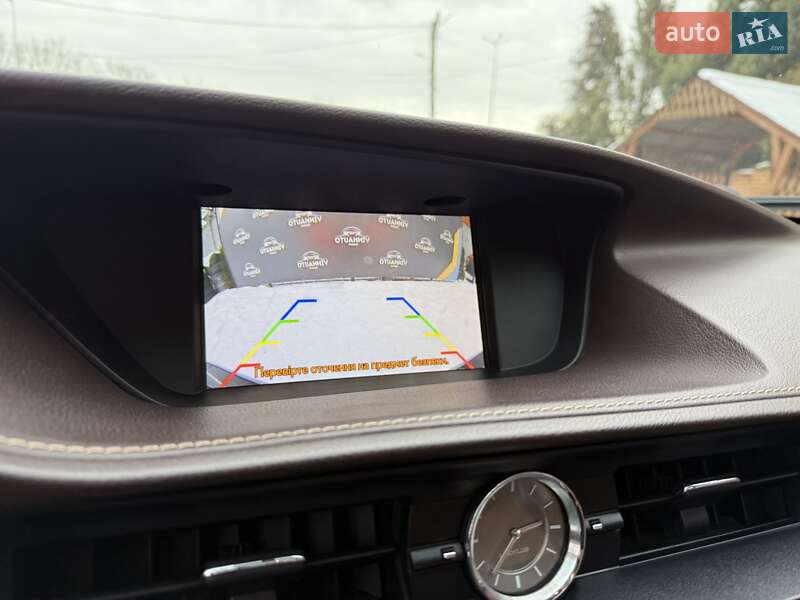 Седан Lexus ES 2016 в Виннице