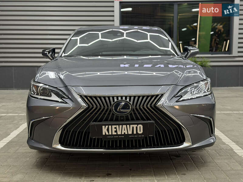 Седан Lexus ES 2018 в Киеве фото 12 Седан Lexus ES 2018 в Киеве
