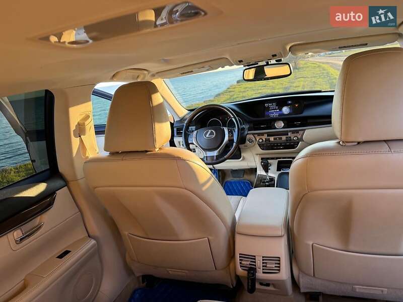 Седан Lexus ES 2015 в Одесі